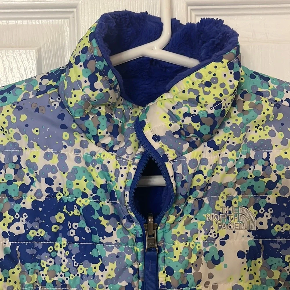 Girls The north face reversible blue splattered jacket